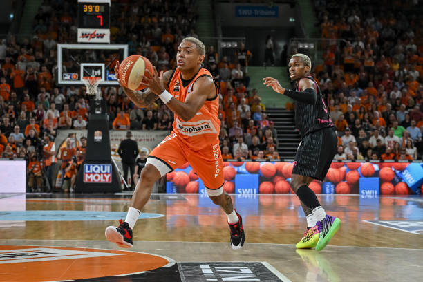 让勇士在阵 让勇士在阵