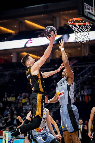 着他们的 着他们的