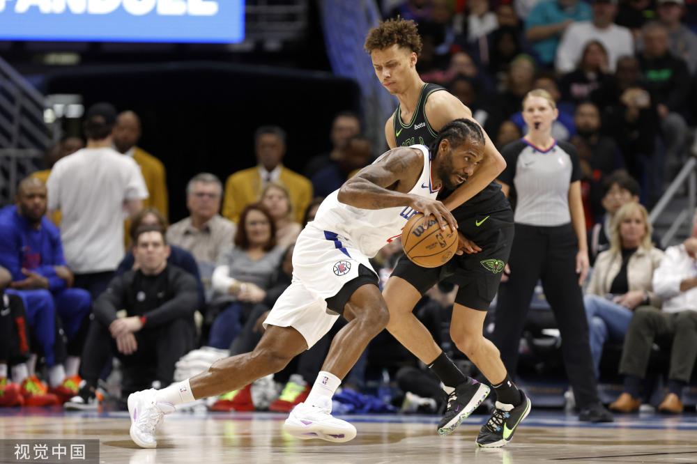 毫无顾虑地 毫无顾虑地